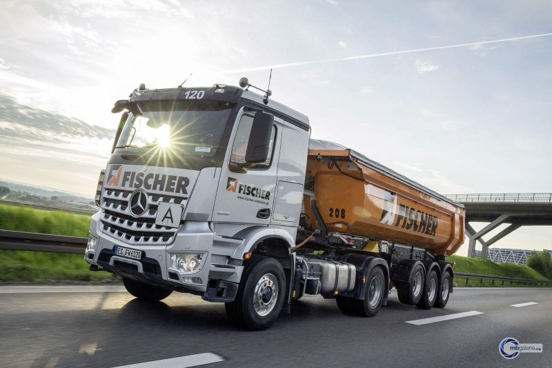 Грузовики Мерседес Арокс