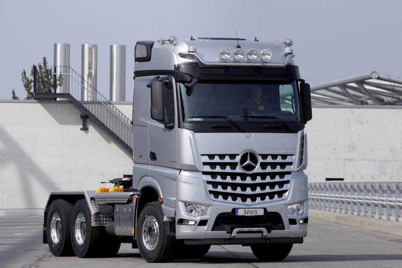 Мерседес Арокс тягач 3345