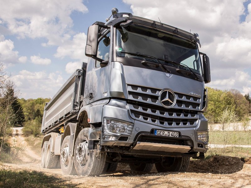 Mercedes Benz Arocs военный