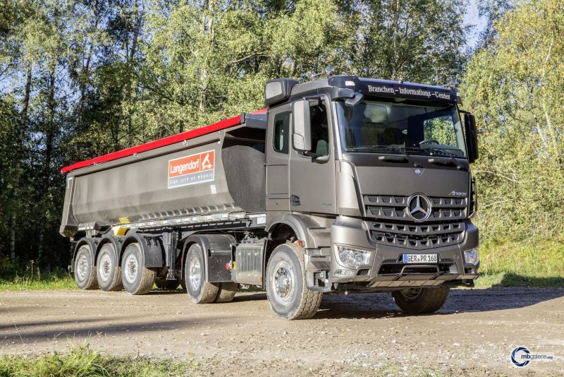 Мерседес Бенц Arocs