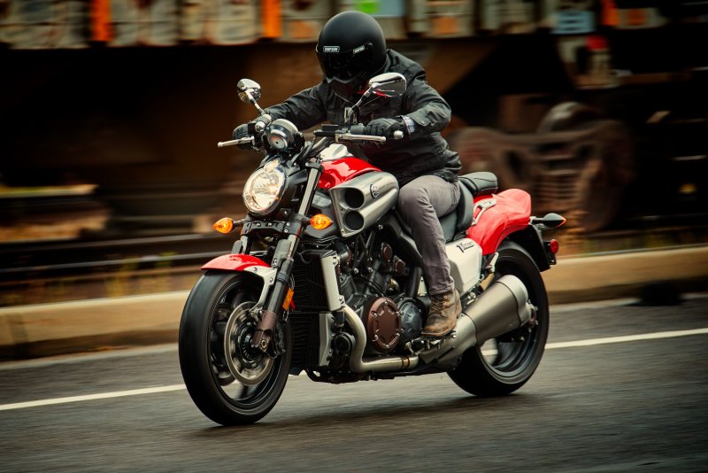 Yamaha v-Max 2000