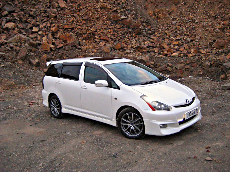 Toyota Wish White 2005