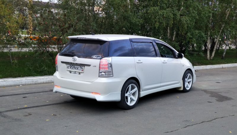 Toyota Wish 2010 Tuning
