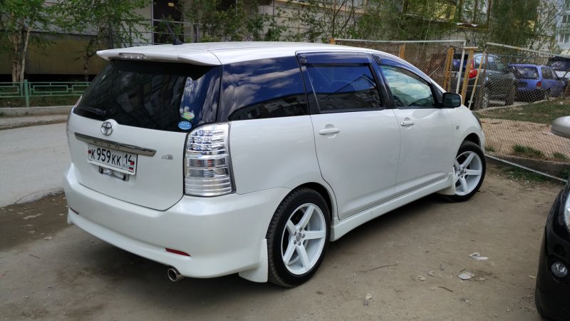 Toyota Wish 2007 белый