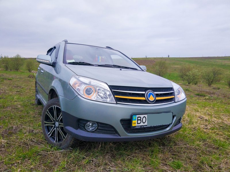 Geely MK Cross серый
