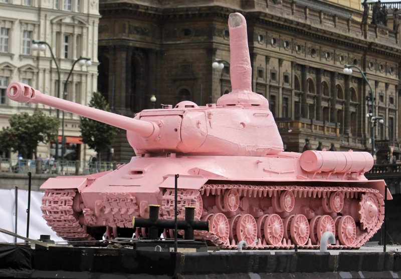 Розовый танк т 34