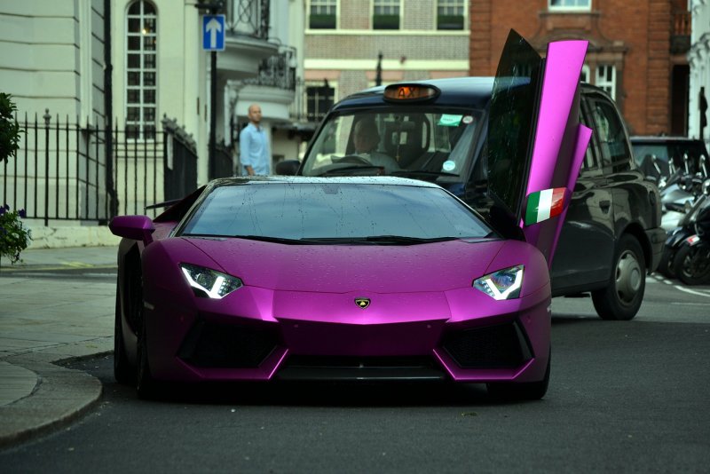 Lamborghini Aventador lp700-4 фиолетовый