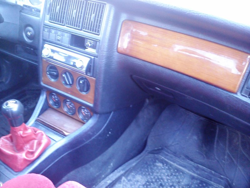 Дерево в салоне Ауди 80 b4