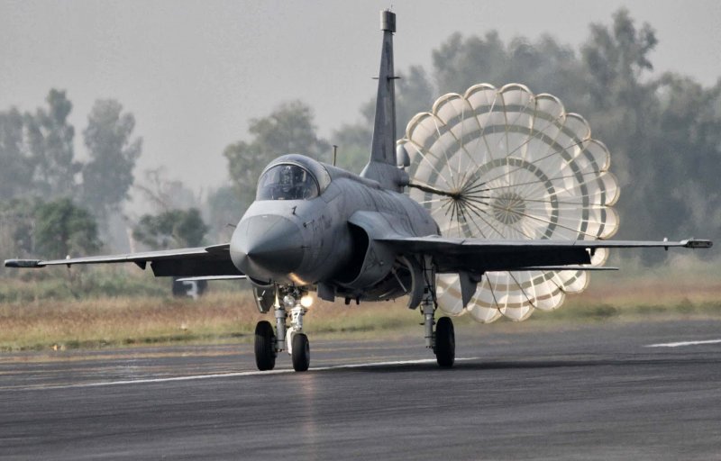 Китайские JF-17 Thunder