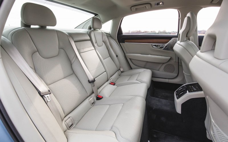 Салон сзади Volvo s90