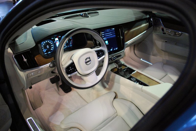 Volvo s90 белый салон