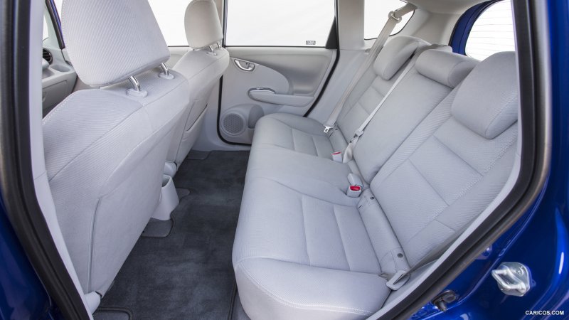 Honda Fit 2005 салон сзади