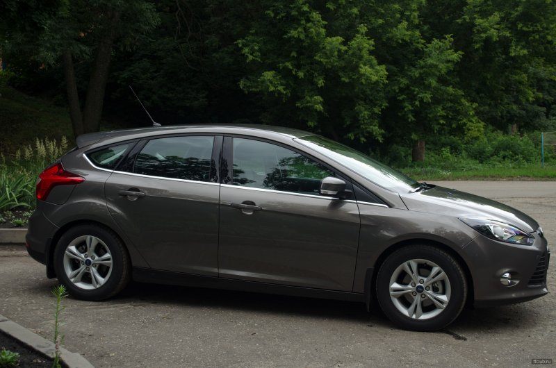 Ford Focus 3 хэтчбек серый