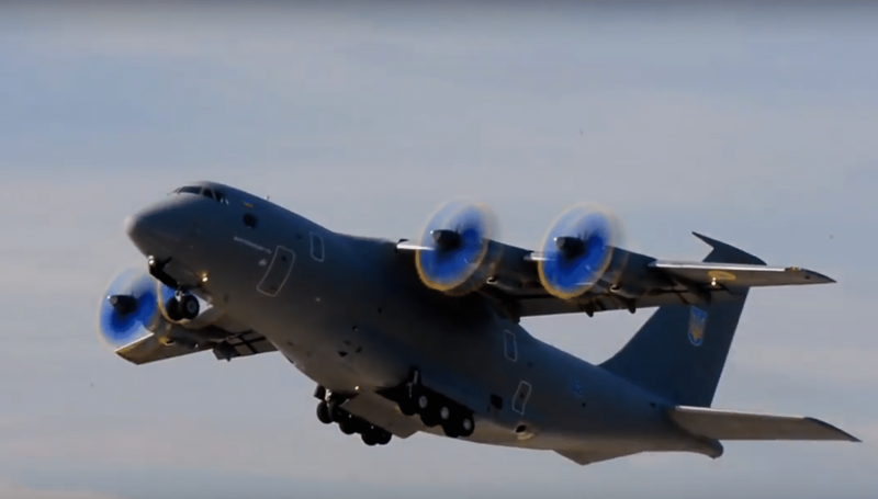АН-77 транспортный самолёт