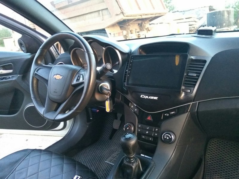 Chevrolet Cruze салон черный пластик