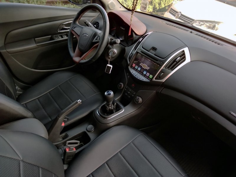 Chevrolet Cruze хэтчбек салон 2012 максималка