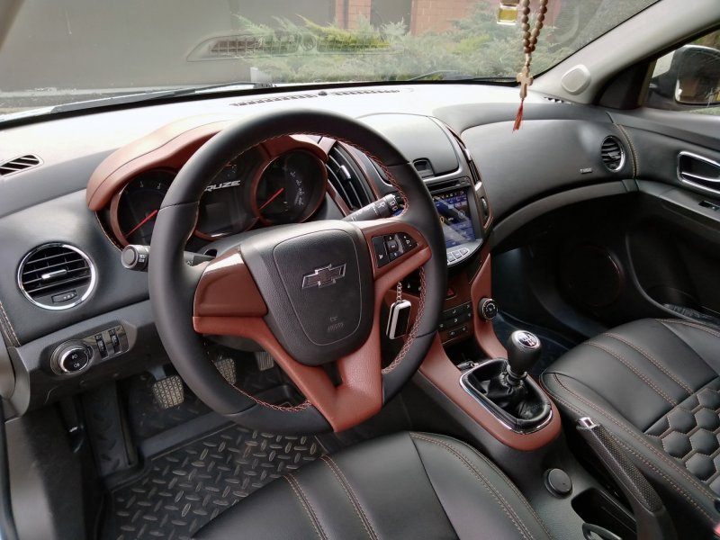 Chevrolet Cruze коричневый салон