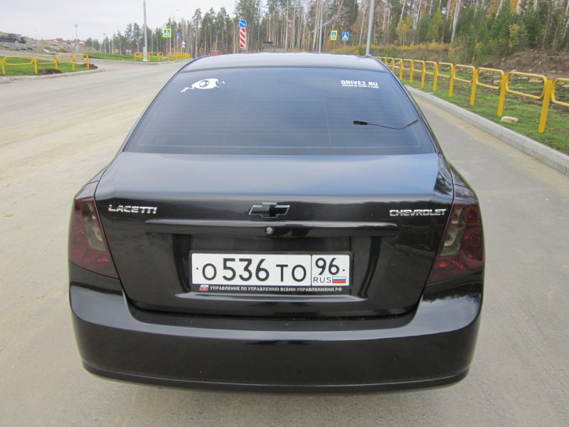 Chevrolet Lacetti седан сзади