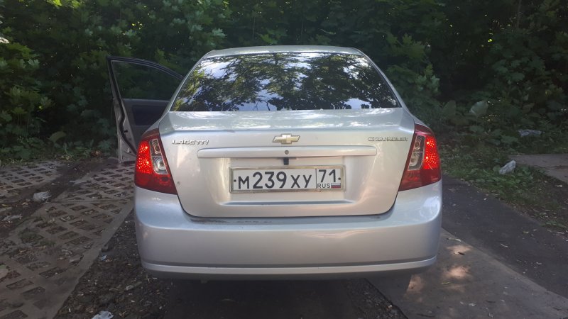 Шевроле Лачетти седан сзади