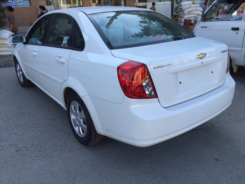 Gentra Lacetti белая