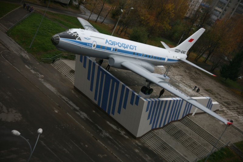 Памятник ту 104 в Рыбинске