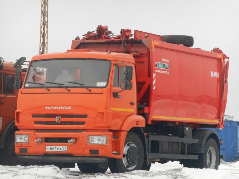 Камаз 43253. КАМАЗ 43253-1010 мусоровоз. Мусороуборочная машина КАМАЗ 43253-1010. КАМАЗ 43253 zernouborochnogo. КАМАЗ 43253 метановый.