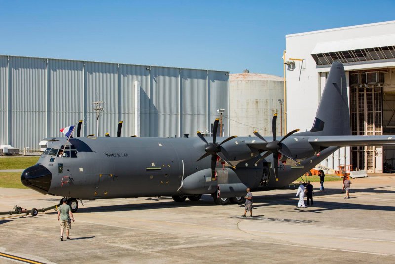 Самолет Hercules c130