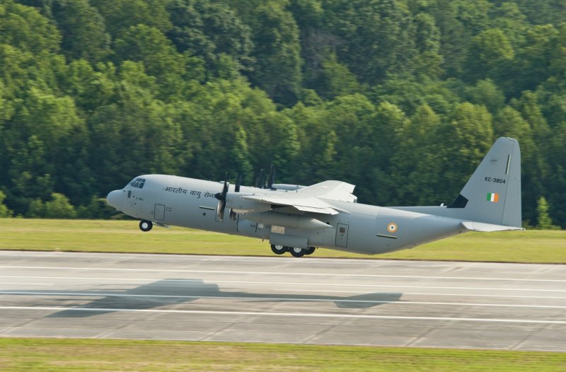 LC-130 самолет