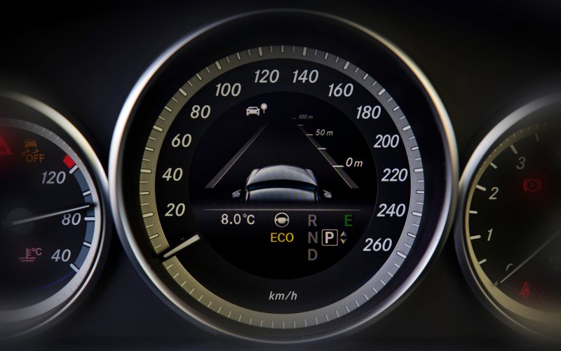 Mercedes-Benz e200 спидометр