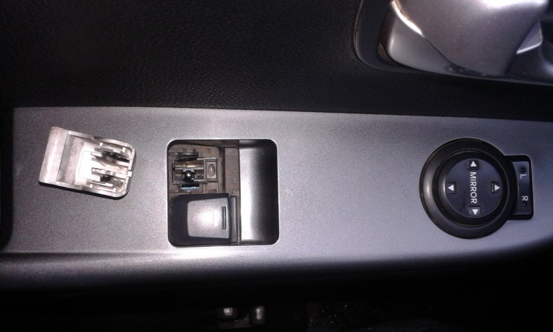 Kia Rio кнопки стеклоподъёмника