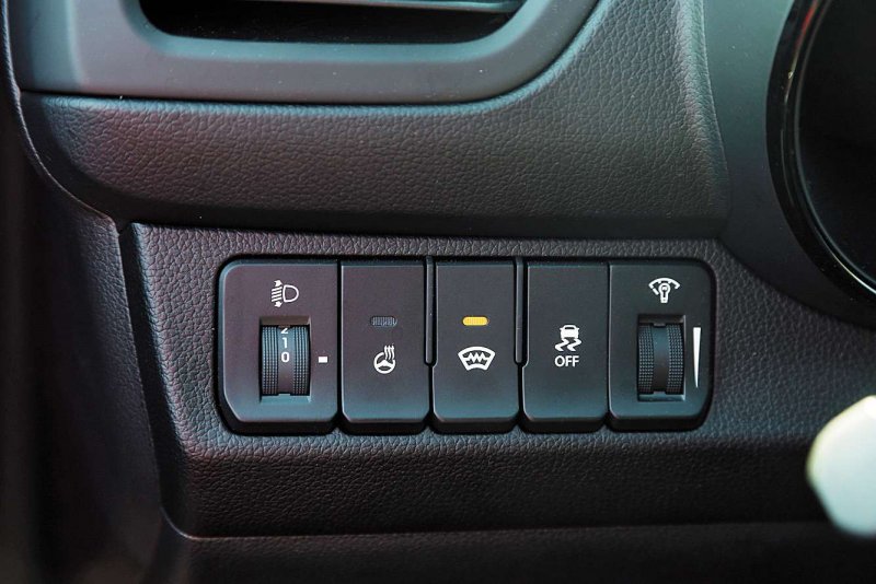 Kia Rio 3 кнопки на панели
