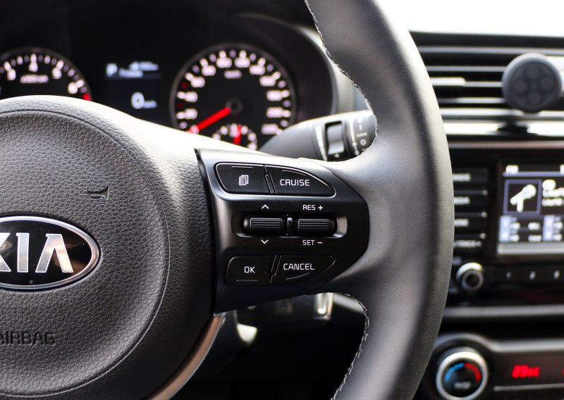 Кнопка круиз контроля Kia Rio 4