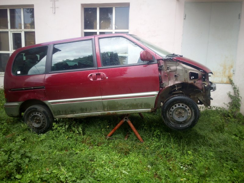 Ниссан Серена с23 2000
