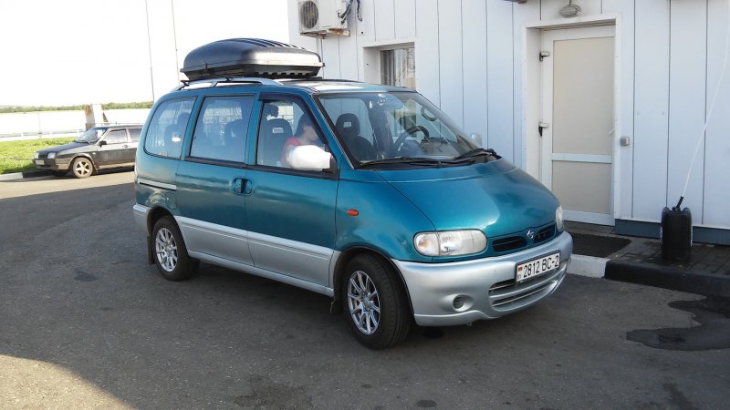 Nissan Serena c23