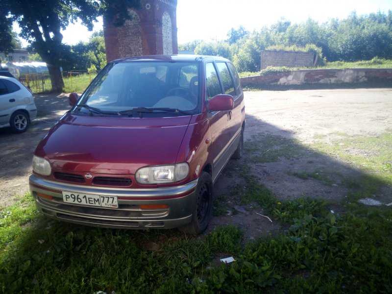 Nissan Серена с23