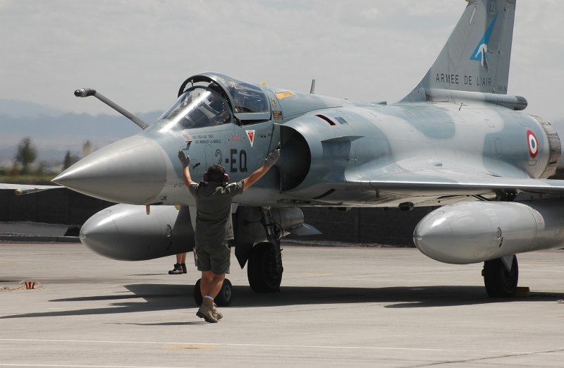Мираж-2000 самолет