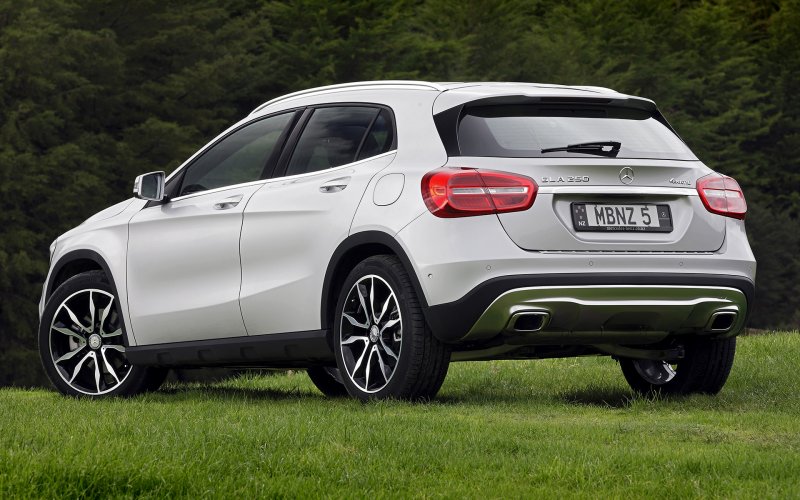 Мерседес-Бенц GLA 250