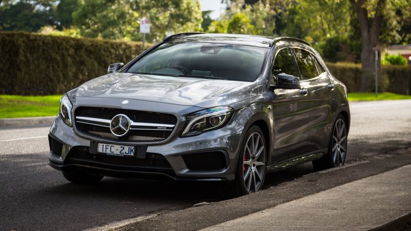 Мерседес GLA 250 белый
