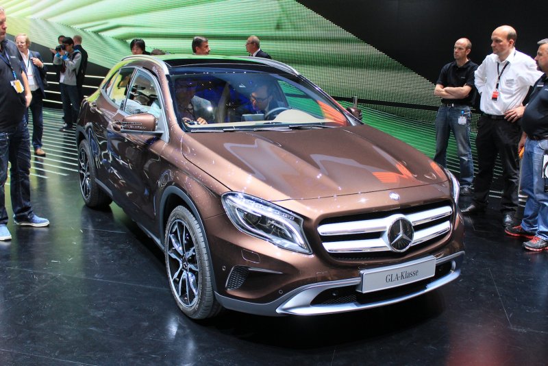 Mercedes Benz GLA внедорожник