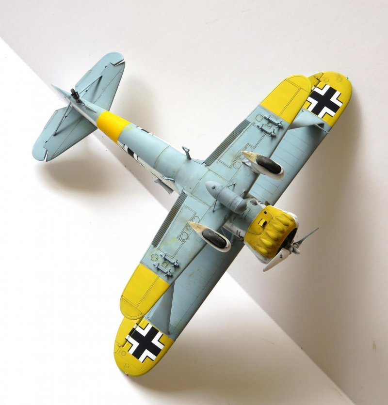 Самолет Henschel hs123