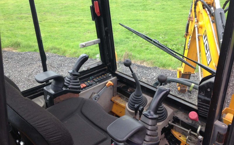 JCB 3cx салон
