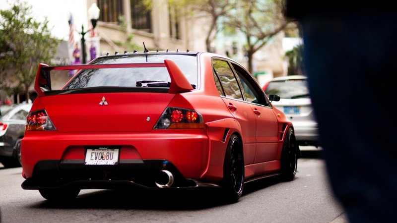 Mitsubishi Lancer Evolution 8 красный