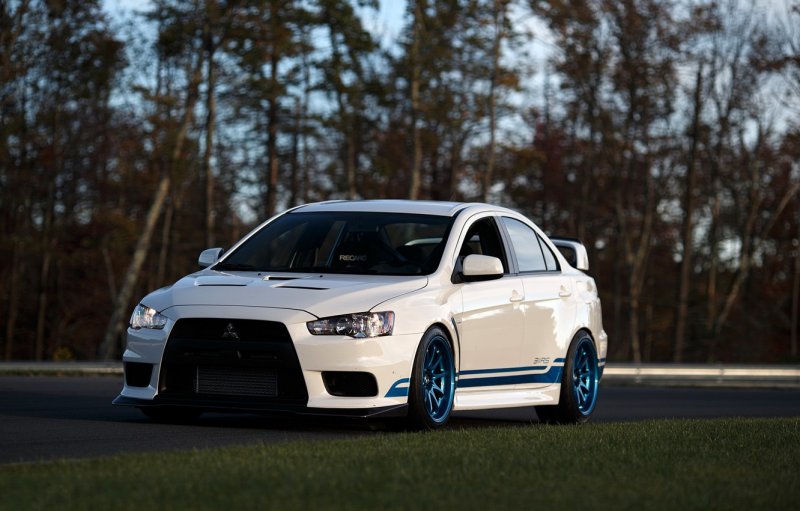 Mitsubishi Lancer Evolution 10 White
