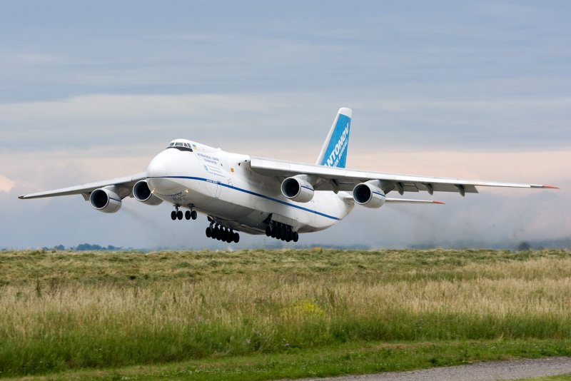 Самый большой самолет в мире АН-225 Мрия