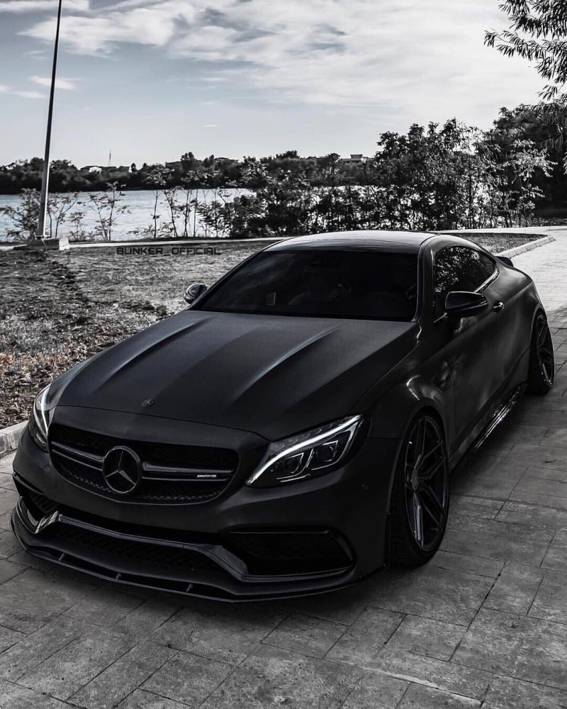 Мерседес-Бенц AMG 63 черный
