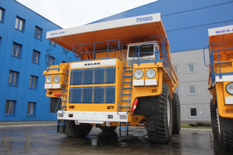 БЕЛАЗ 75320