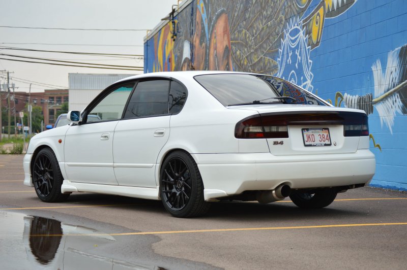 Subaru Legacy b4 седан