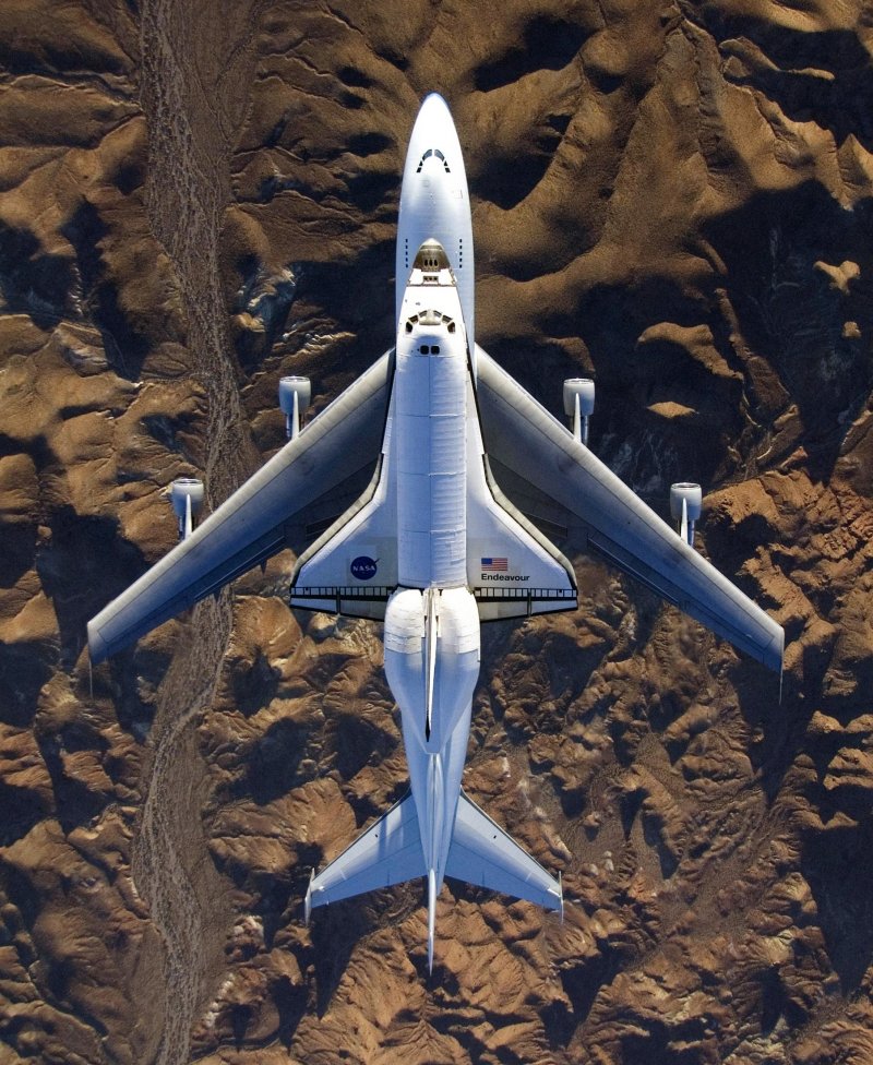 Боинг 747 с Спейс шаттлом