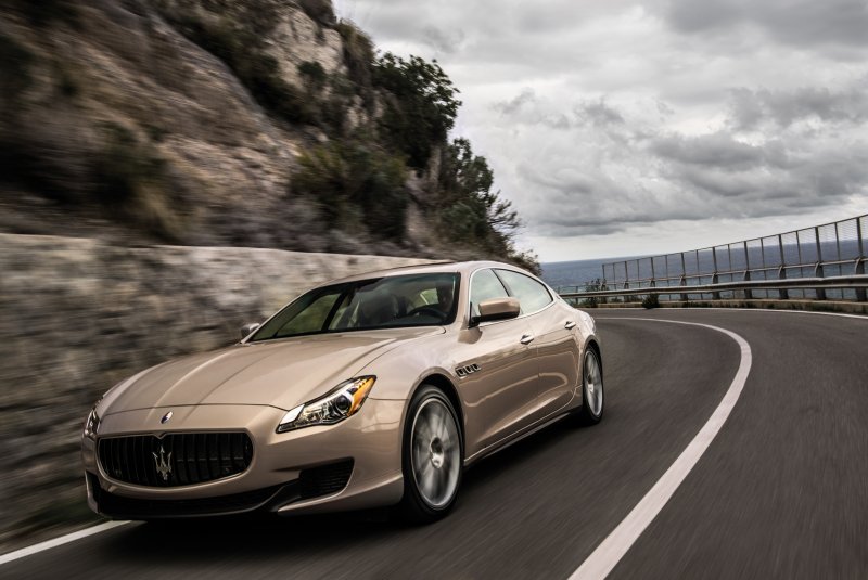 Машина Maserati Quattroporte