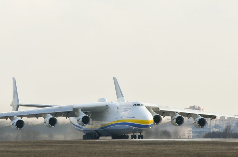 Самолет 124 Руслан Мрия